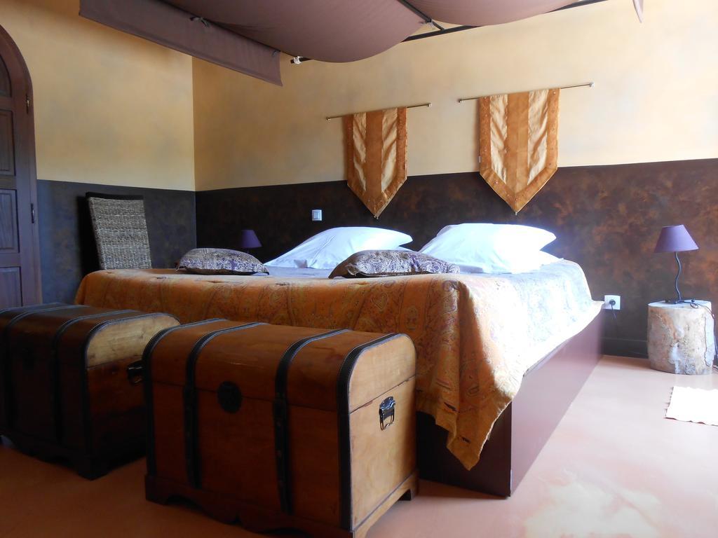 Les Grands Pres Bed & Breakfast Geney Phòng bức ảnh