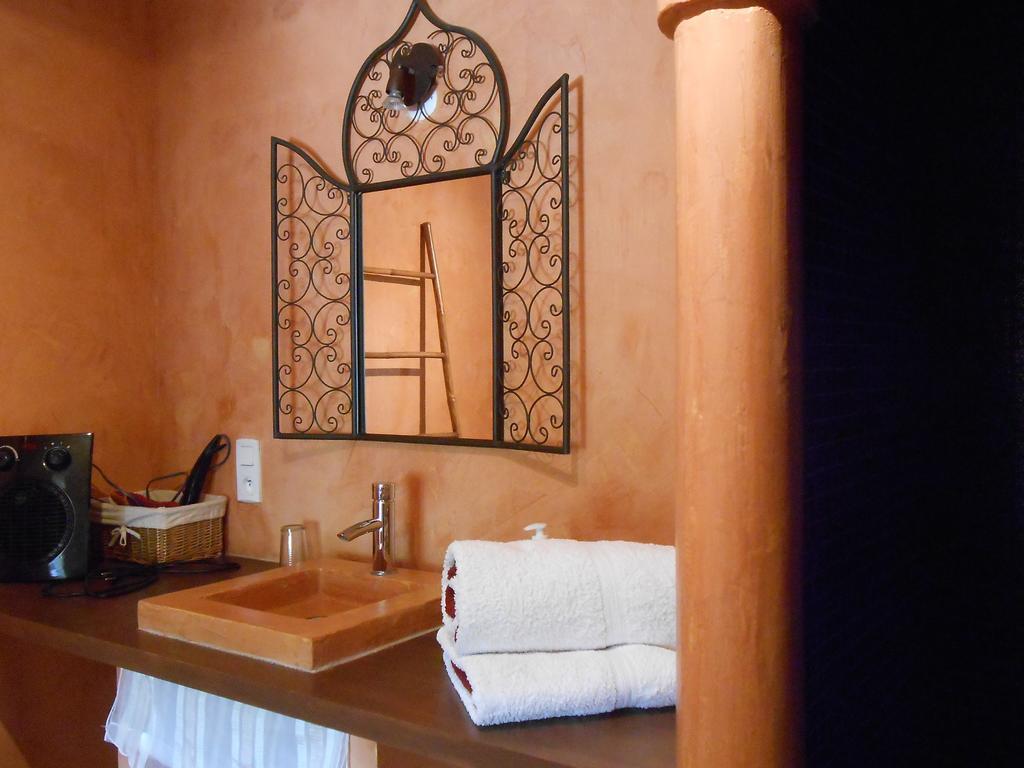 Les Grands Pres Bed & Breakfast Geney Phòng bức ảnh