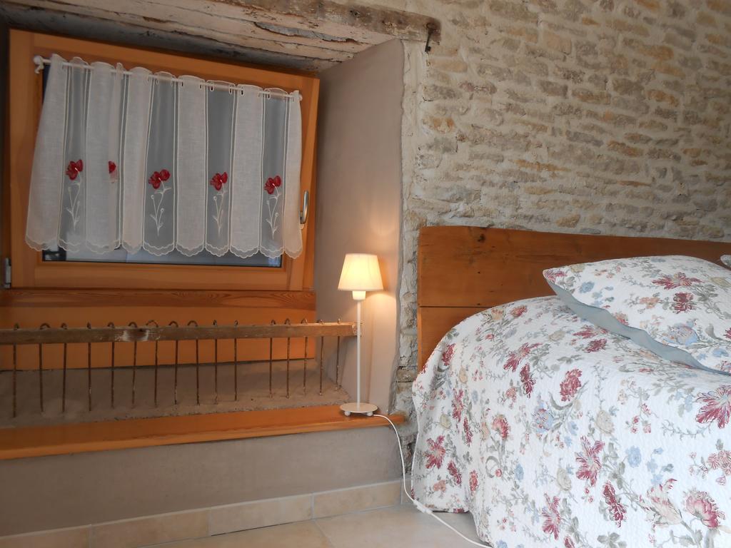 Les Grands Pres Bed & Breakfast Geney Phòng bức ảnh